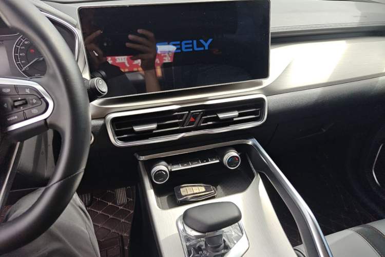 Used Geely Auto Coolray 2023 1.5T DCT Platinum Edition Audio And AC Panel
