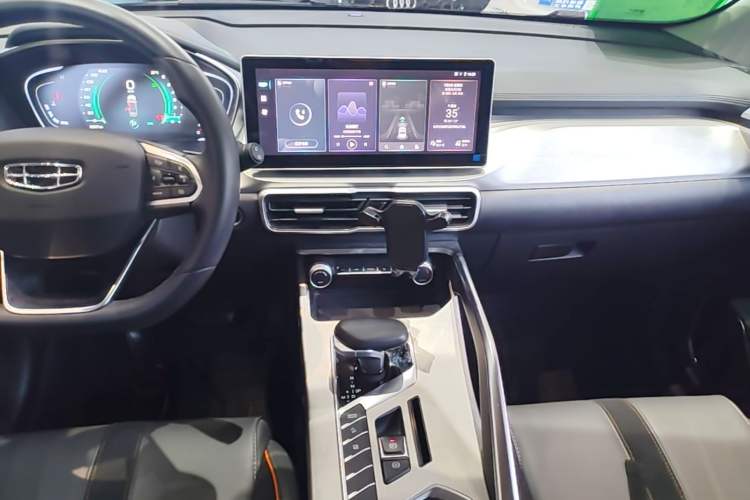 Used Geely Auto Coolray 2023 1.5T DCT Diamond Edition Audio And AC Panel