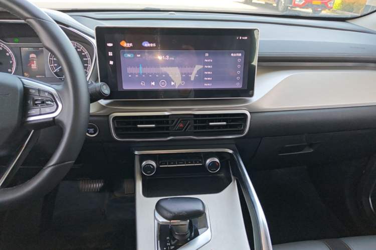 Used Geely Auto Coolray 2023 1.5T DCT Platinum Edition Audio And AC Panel