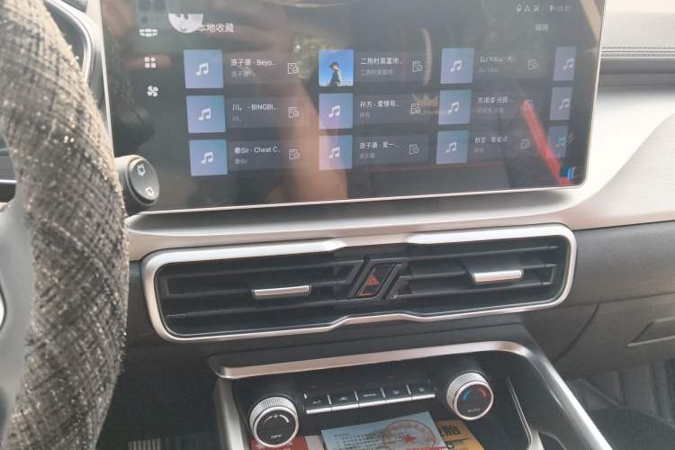 Used Geely Auto Coolray 2023 1.5T DCT Diamond Edition Audio And AC Panel