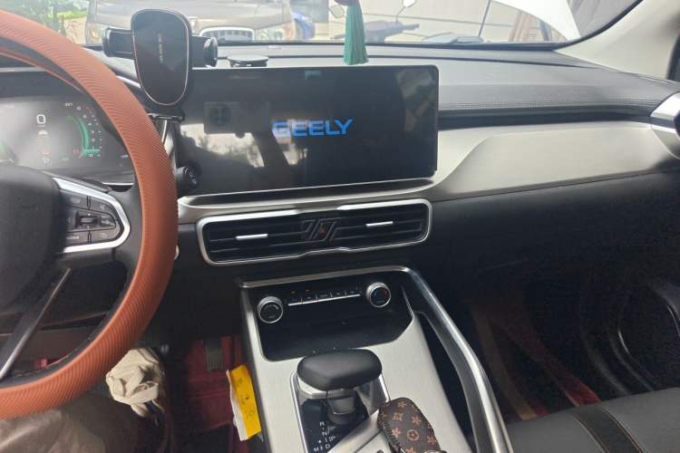 Used Geely Auto Coolray 2023 1.5T DCT Diamond Edition Audio And AC Panel
