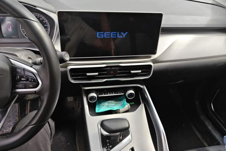 Used Geely Auto Coolray 2023 1.5T DCT Platinum Edition Audio And AC Panel