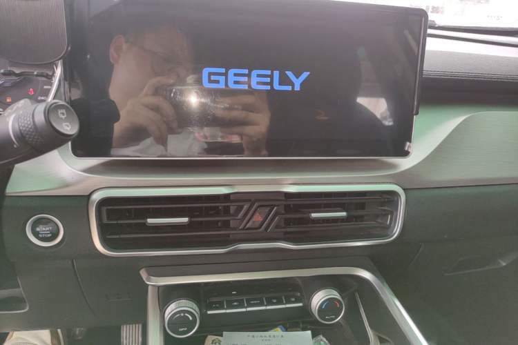 Used Geely Auto Coolray 2023 1.5T DCT Platinum Edition Audio And AC Panel