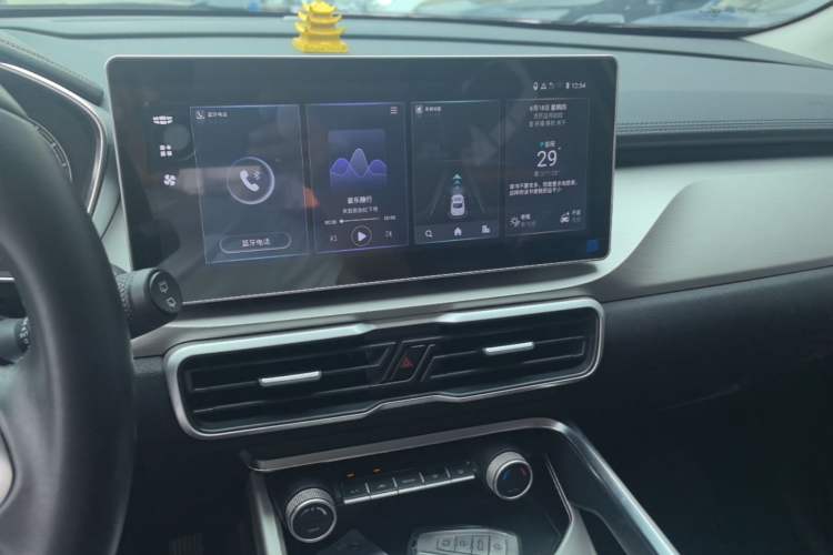 Used Geely Auto Coolray 2023 1.5T DCT Platinum Edition Audio And AC Panel