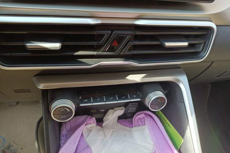 Used Geely Auto Coolray 2023 1.4T Manual Gold Edition Audio And AC Panel