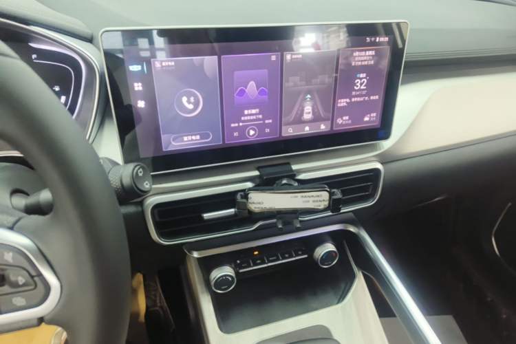 Used Geely Auto Coolray 2023 1.5T DCT Diamond Edition Audio And AC Panel