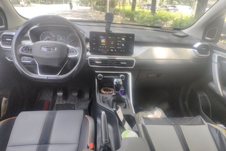 Used Geely Auto Coolray 2023 1.4T Manual Gold Edition Center Console