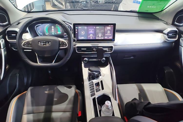 Used Geely Auto Coolray 2023 1.5T DCT Diamond Edition Center Console