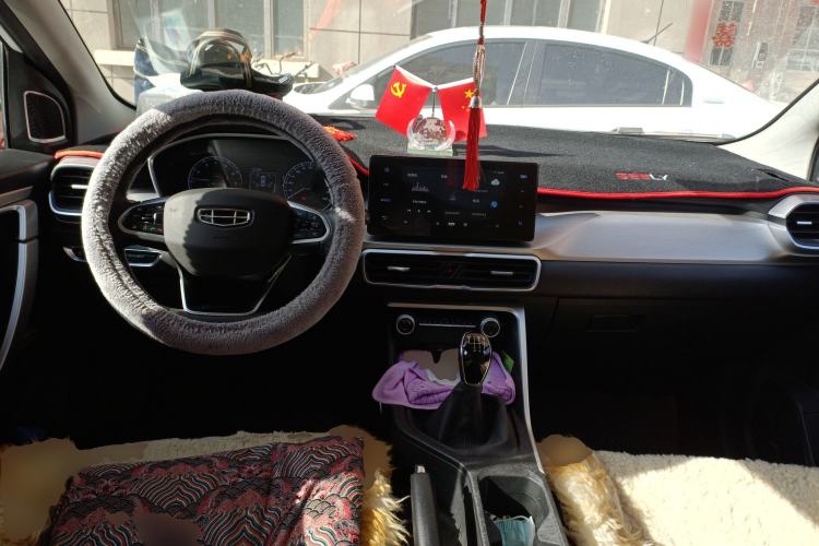 Used Geely Auto Coolray 2023 1.4T Manual Gold Edition Center Console