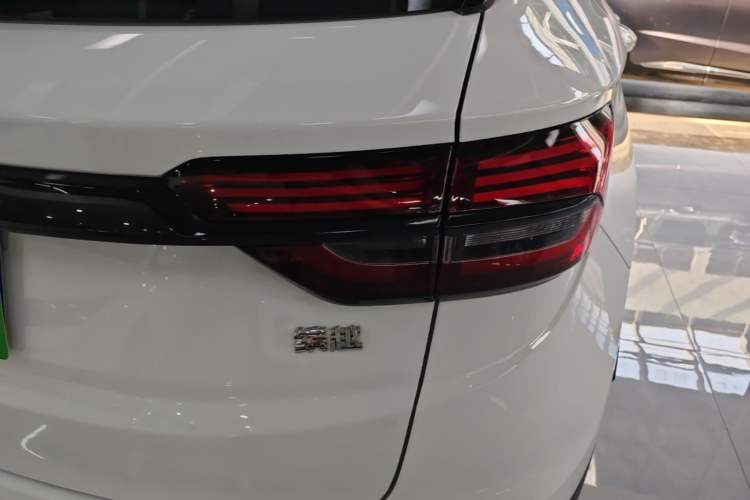Used Geely Auto Coolray 2023 1.5T DCT Diamond Edition Exterior 3