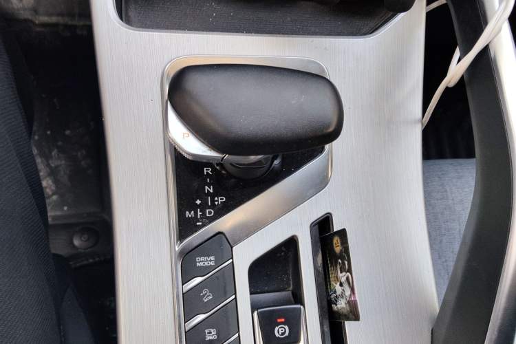 Used Geely Auto Coolray 2023 1.5T DCT Diamond Edition Gear Lever