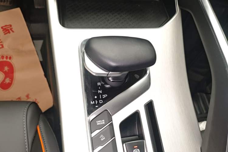Used Geely Auto Coolray 2023 1.5T DCT Platinum Edition Gear Lever