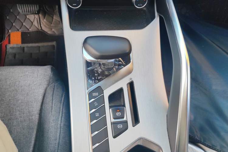 Used Geely Auto Coolray 2023 1.5T DCT Diamond Edition Gear Lever