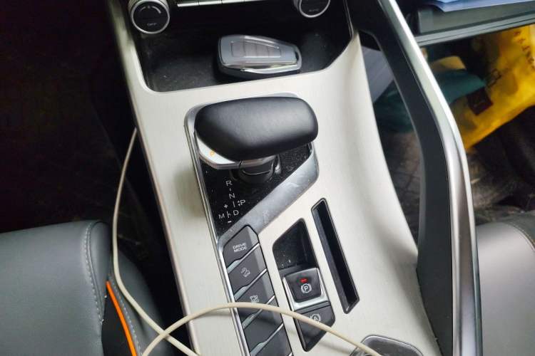 Used Geely Auto Coolray 2023 1.5T DCT Diamond Edition Gear Lever