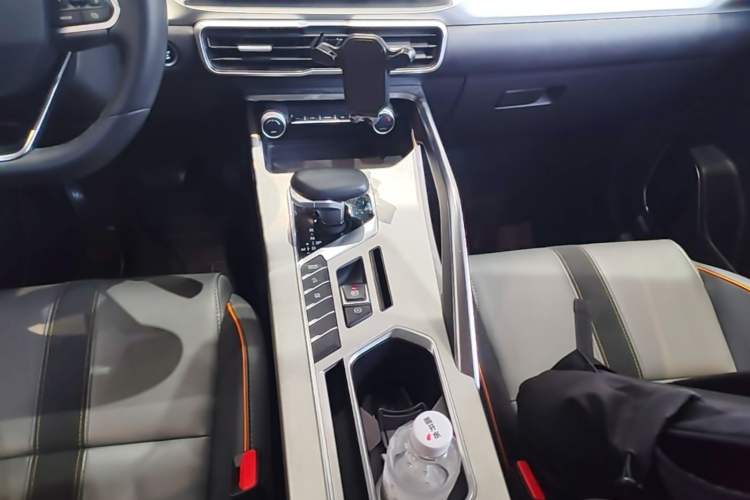 Used Geely Auto Coolray 2023 1.5T DCT Diamond Edition Gear Lever