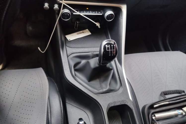 Used Geely Auto Coolray 2023 1.4T Manual Gold Edition Gear Lever