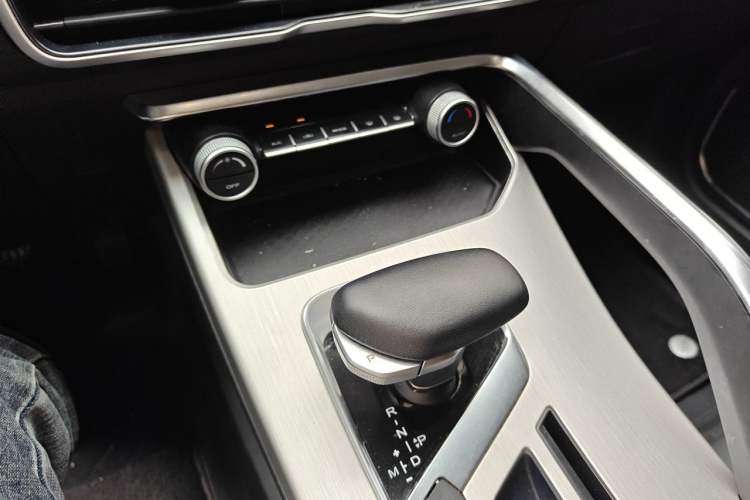 Used Geely Auto Coolray 2023 1.5T DCT Diamond Edition Gear Lever