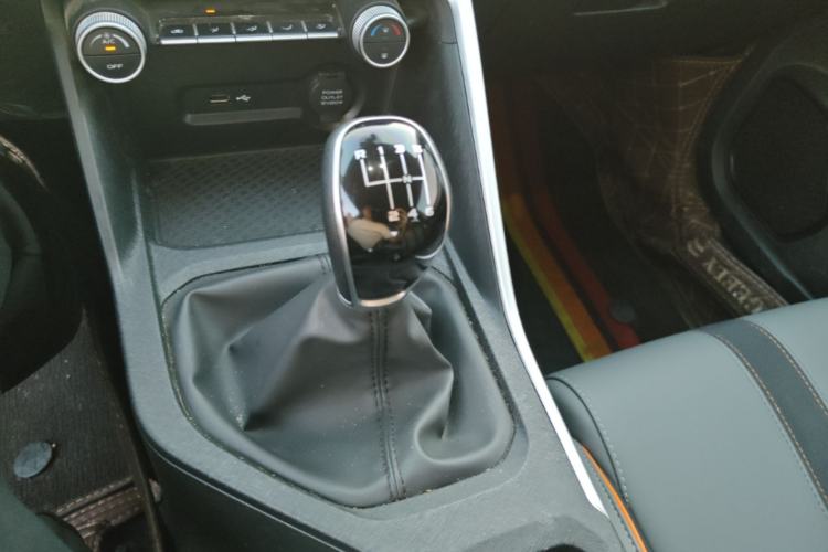 Used Geely Auto Coolray 2023 1.4T Manual Gold Edition Gear Lever