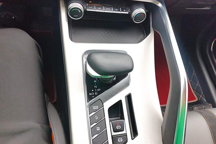 Used Geely Auto Coolray 2023 1.5T DCT Diamond Edition Gear Lever