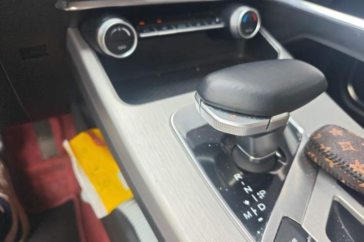 Used Geely Auto Coolray 2023 1.5T DCT Diamond Edition Gear Lever
