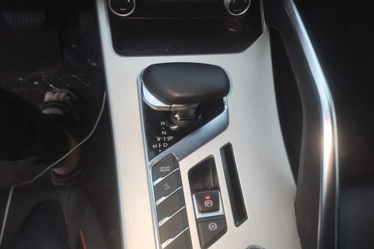 Used Geely Auto Coolray 2023 1.5T DCT Platinum Edition Gear Lever