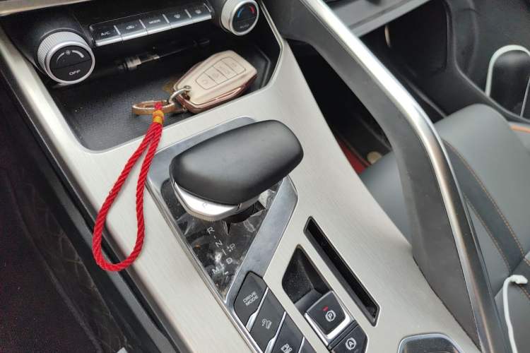 Used Geely Auto Coolray 2023 1.5T DCT Diamond Edition Gear Lever