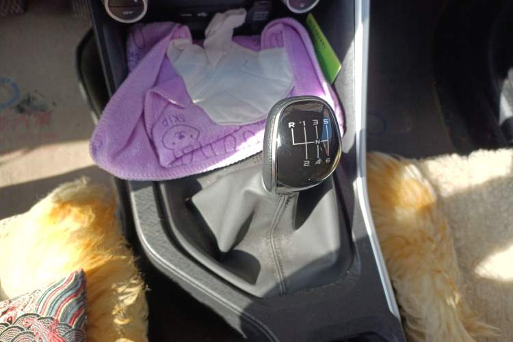 Used Geely Auto Coolray 2023 1.4T Manual Gold Edition Gear Lever
