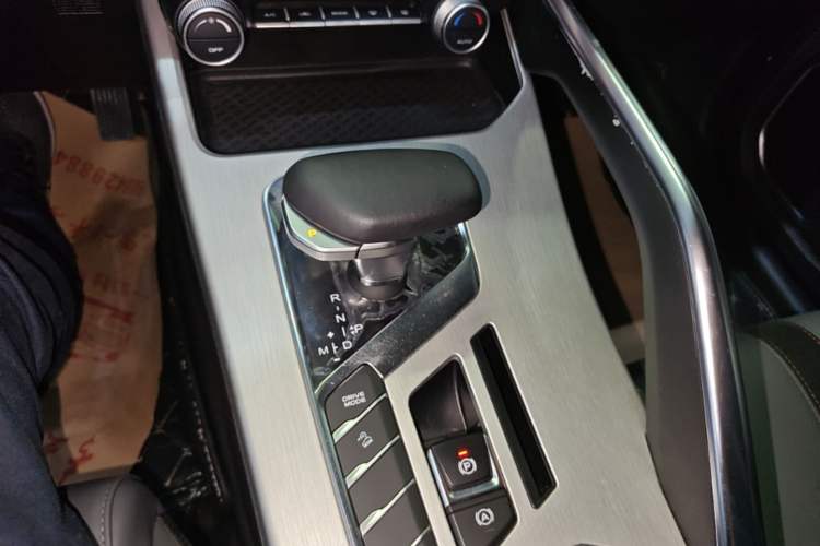 Used Geely Auto Coolray 2023 1.5T DCT Platinum Edition Gear Lever
