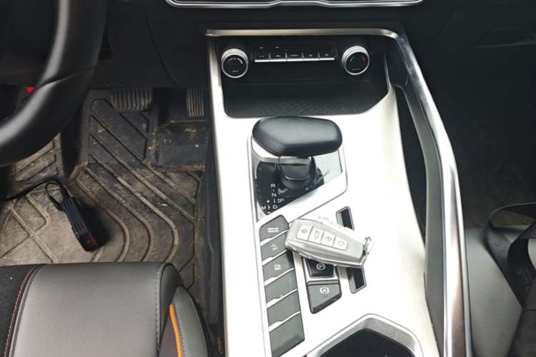 Used Geely Auto Coolray 2023 1.5T DCT Diamond Edition Gear Lever
