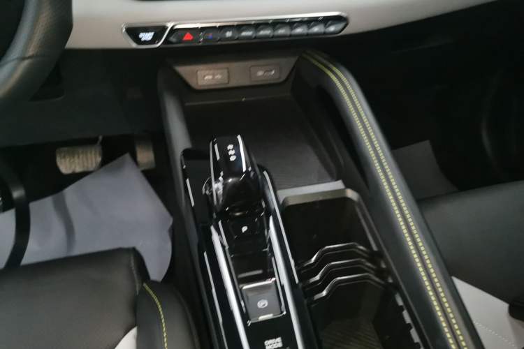 Used Geely Auto Coolray 2023 Bin Yue COOL 1.5TD DCT Champion Edition Gear Lever