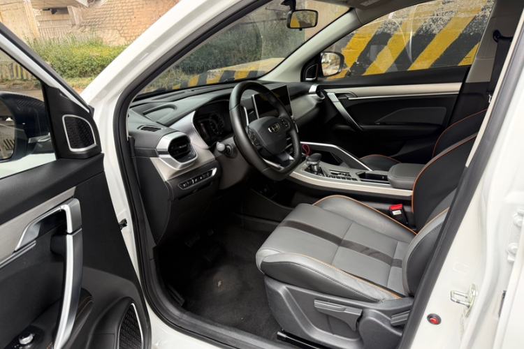 Used Geely Auto Coolray 2023 1.5T DCT Platinum Edition Interior 3