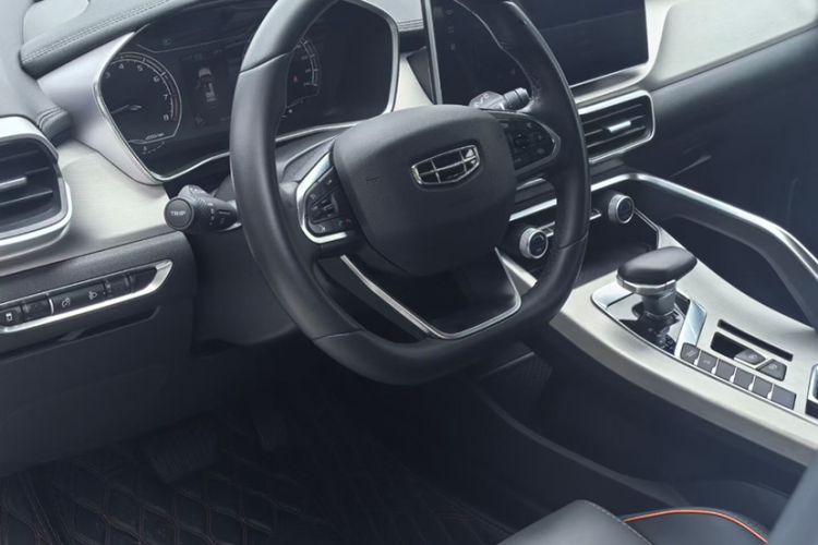 Used Geely Auto Coolray 2023 1.5T DCT Platinum Edition Interior 3