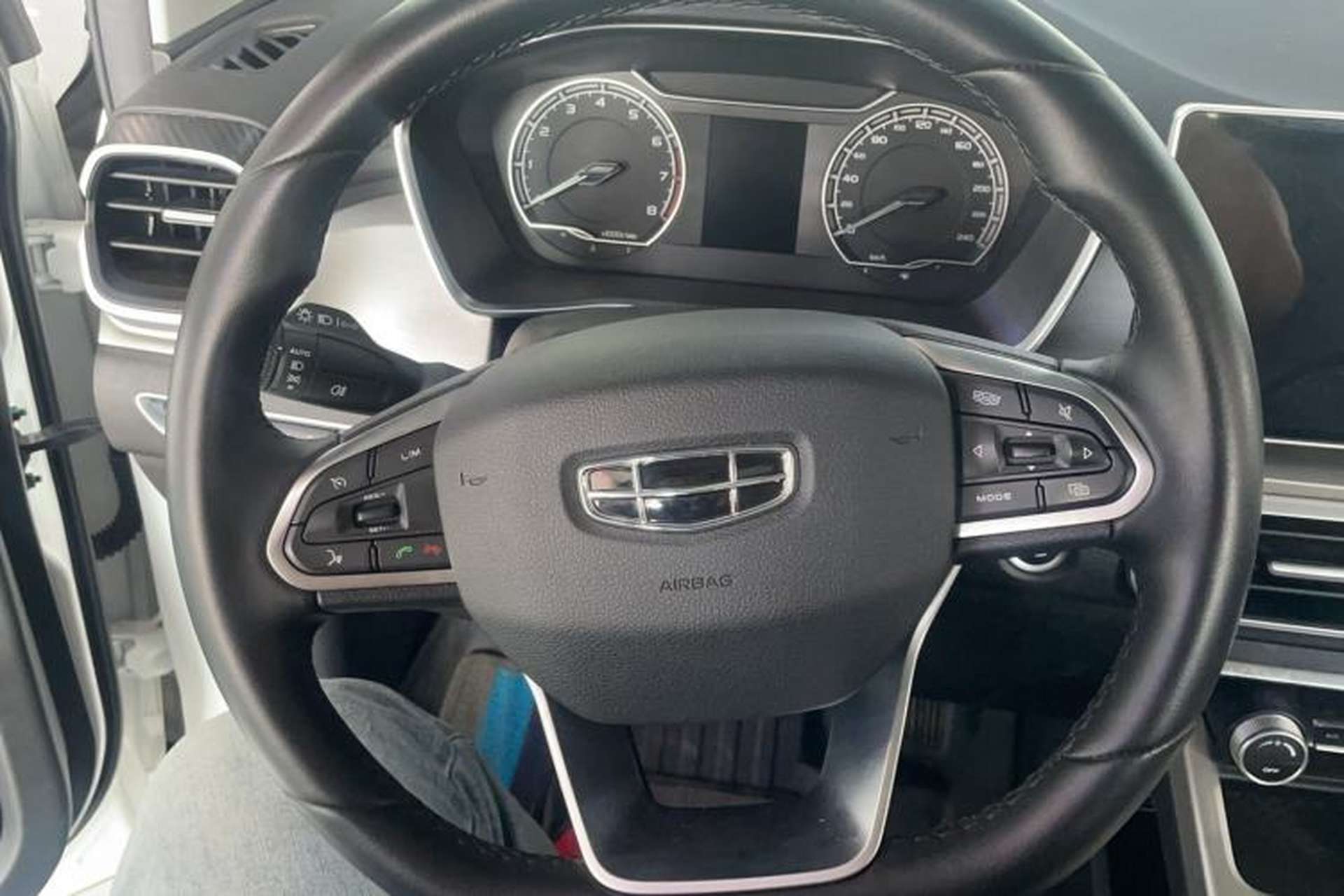 Used Geely Auto Coolray 2023 1.5T DCT Platinum Edition Interior 4