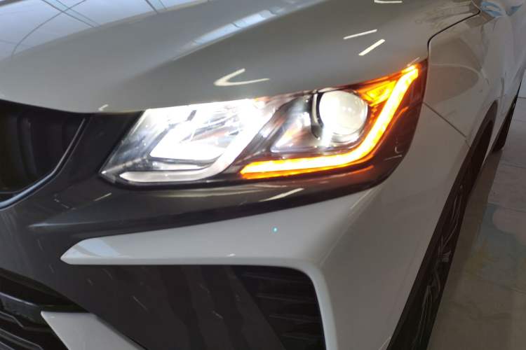 Used Geely Auto Coolray 2023 1.5T DCT Diamond Edition Left Front Headlight