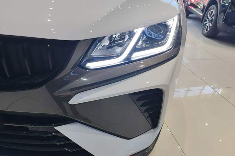 Used Geely Auto Coolray 2023 1.5T DCT Diamond Edition Left Front Headlight