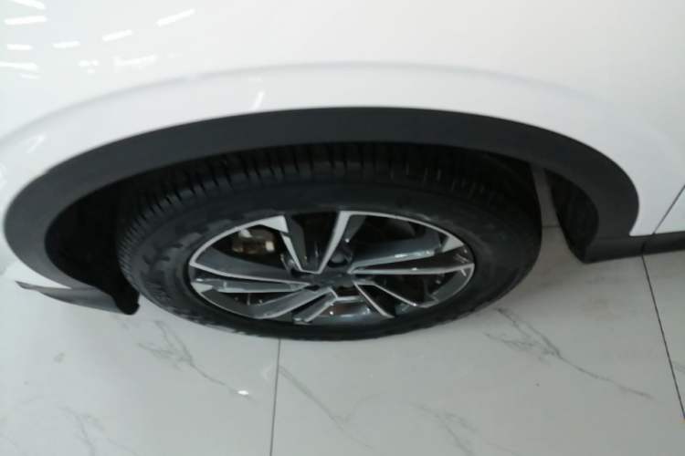 Used Geely Auto Coolray 2023 1.5T DCT Platinum Edition Left Front Wheel Hub
