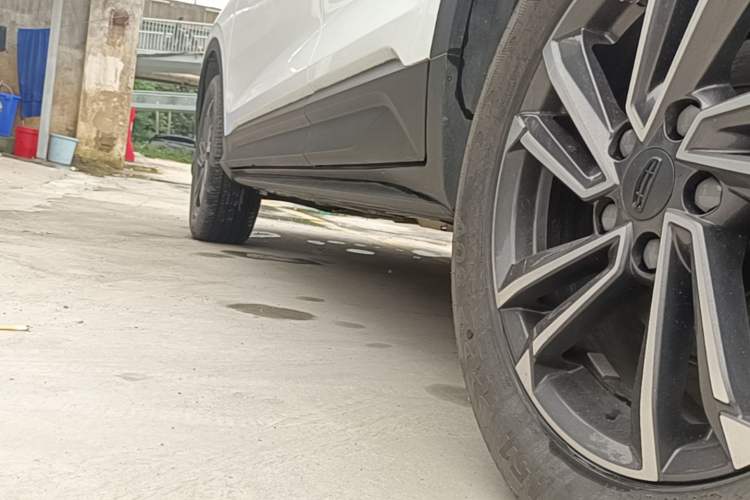 Used Geely Auto Coolray 2023 1.5T DCT Platinum Edition Left Side Sill