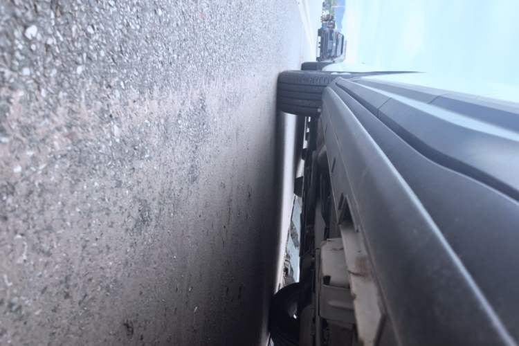 Used Geely Auto Coolray 2023 1.5T DCT Platinum Edition Left Side Sill