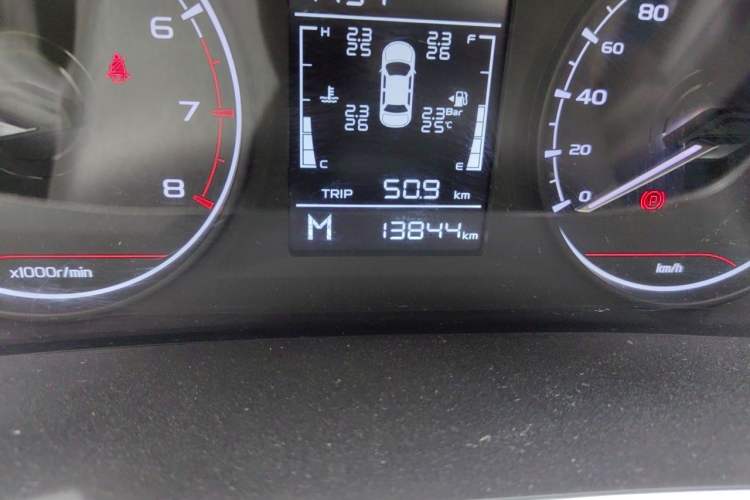 Used Geely Auto Coolray 2023 1.4T Manual Gold Edition Odometer Close Up