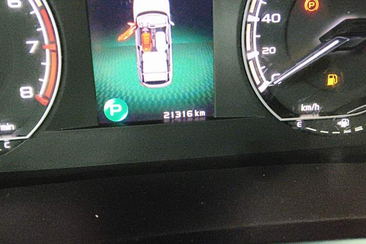Used Geely Auto Coolray 2023 1.5T DCT Platinum Edition Odometer Close Up