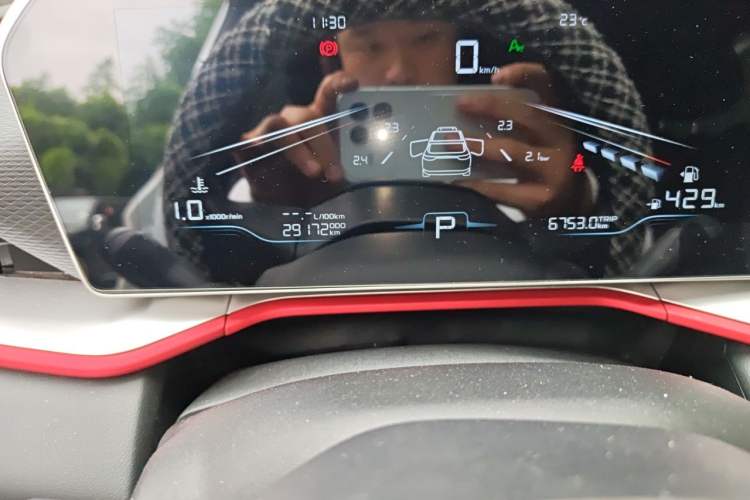 Used Geely Auto Coolray 2023 1.5T DCT Diamond Edition Odometer Close Up
