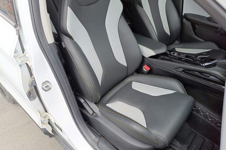Used Geely Auto Coolray 2023 Bin Yue COOL 1.5TD DCT Champion Edition Right Front Seat