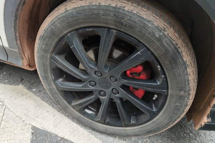 Used Geely Auto Coolray 2023 1.5T DCT Diamond Edition Right Front Wheel Hub