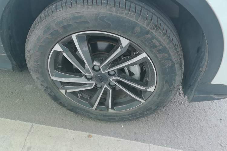 Used Geely Auto Coolray 2023 1.5T DCT Platinum Edition Right Front Wheel Hub