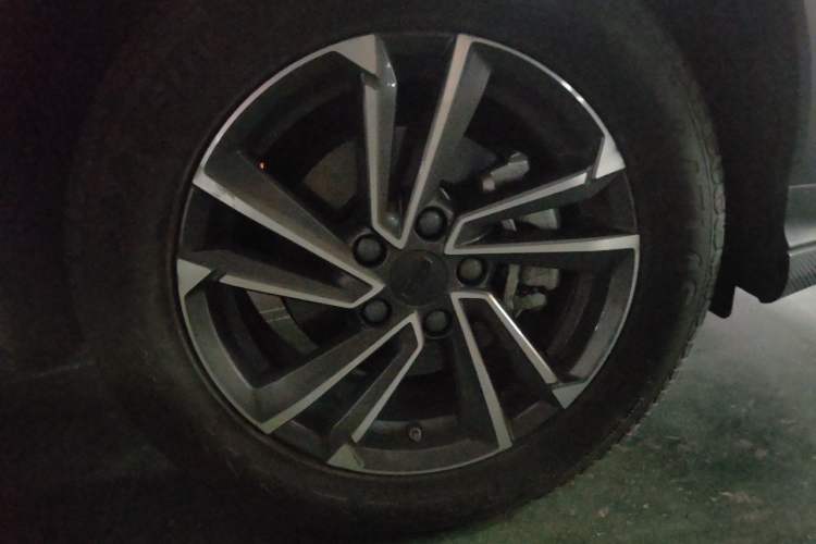 Used Geely Auto Coolray 2023 1.5T DCT Platinum Edition Right Front Wheel Hub