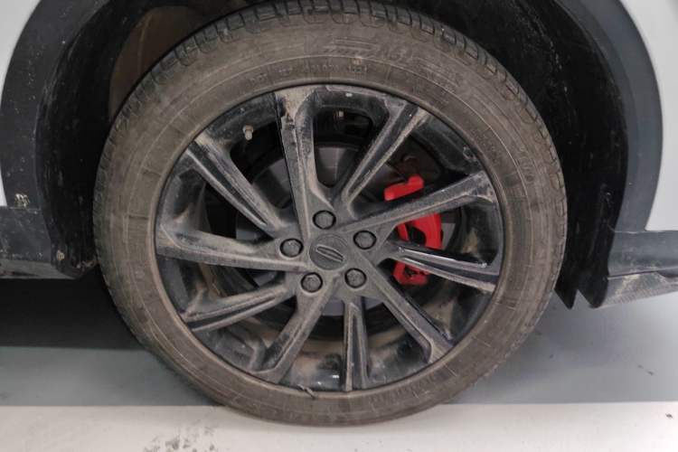 Used Geely Auto Coolray 2023 1.5T DCT Diamond Edition Right Front Wheel Hub