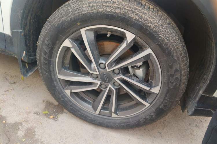 Used Geely Auto Coolray 2023 1.5T DCT Platinum Edition Right Front Wheel Hub