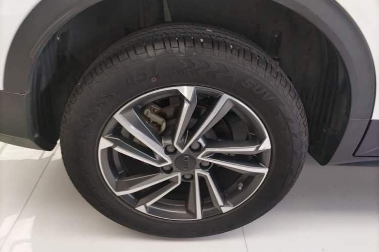 Used Geely Auto Coolray 2023 1.5T DCT Platinum Edition Right Rear Wheel Hub