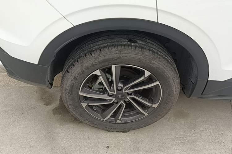 Used Geely Auto Coolray 2023 1.5T DCT Platinum Edition Right Rear Wheel Hub