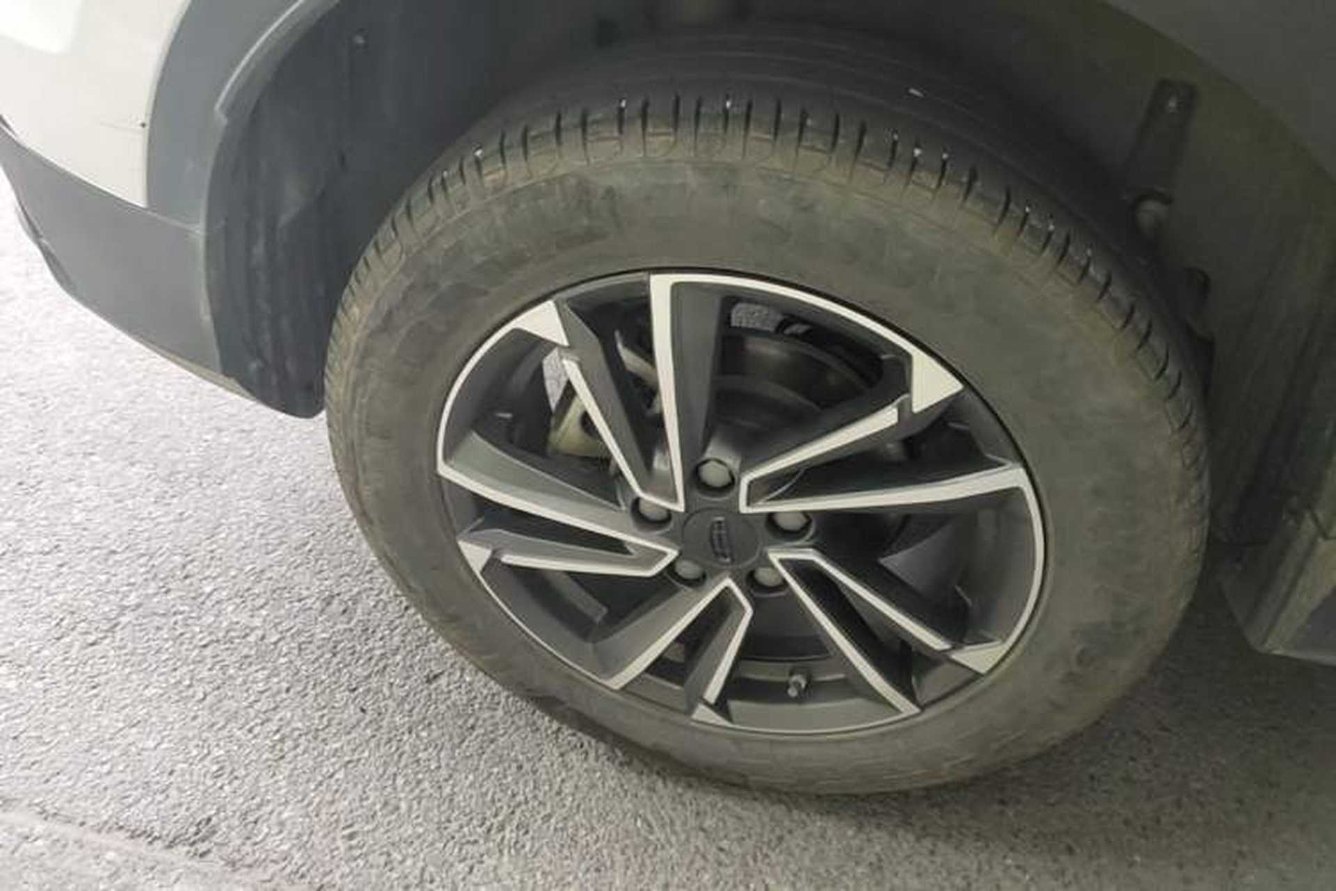 Used Geely Auto Coolray 2023 1.5T DCT Platinum Edition Right Rear Wheel Hub